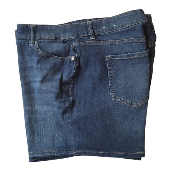 LANE BRYANT Girlfriend  Dark Rinse‎ Mid-Rise Distressed Flex Waist Short Sz 18 - Picture 3 of 8